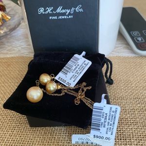 Gold pearls set necklace and earrings